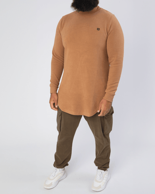 Kamelfarbener Rollkragenpullover von Qaba'il