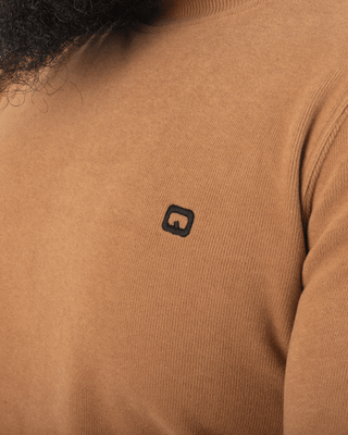 Kamelfarbener Rollkragenpullover von Qaba'il