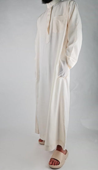 Saudi-Qamis-Creme „Riyadh“.