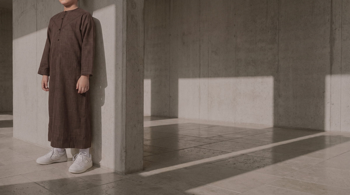 Emirati Qamis für Jungen „Imperial Elite“ Braun