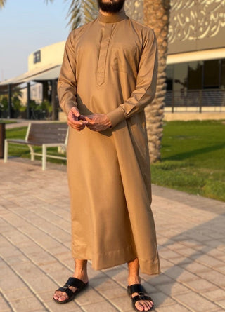 Saudi-Olivbraun „Cashmere“ von Custom Qamis